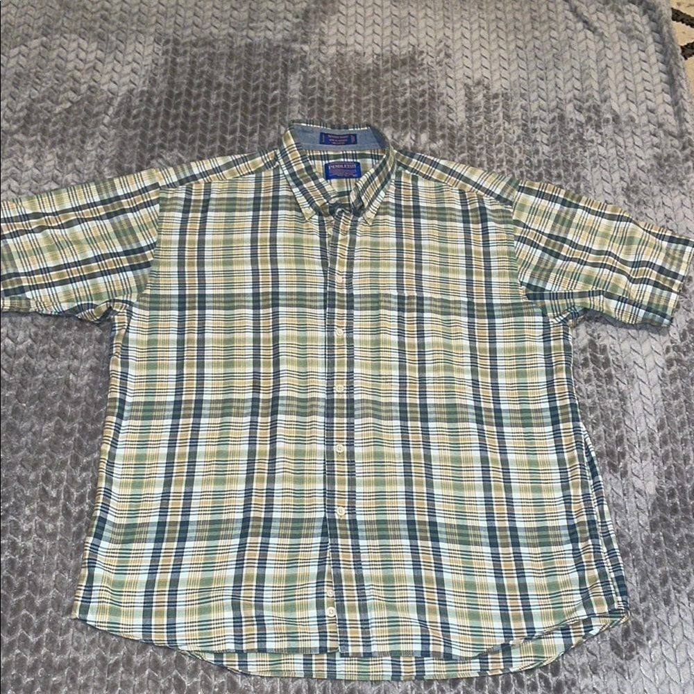 Pendleton Short Sleeve Button Down Seaside Shirt. Plaid 100% Cotton.